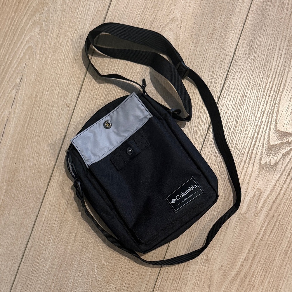 Columbia Men's Black and Gray Messenger Bag